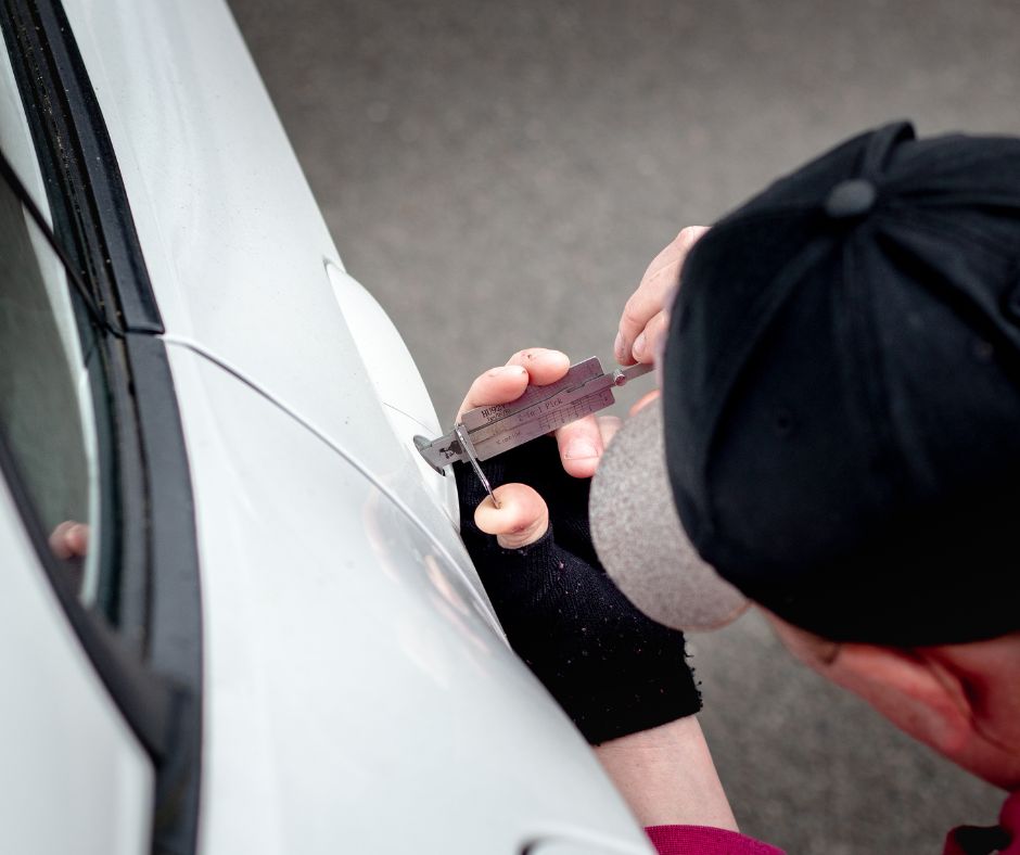 Get help if have been locked out of your car in Crawley. Patacon Locksmith