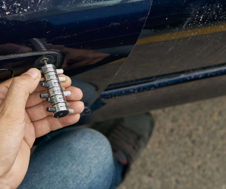 Locksmith in Crawley assisting with car key issues