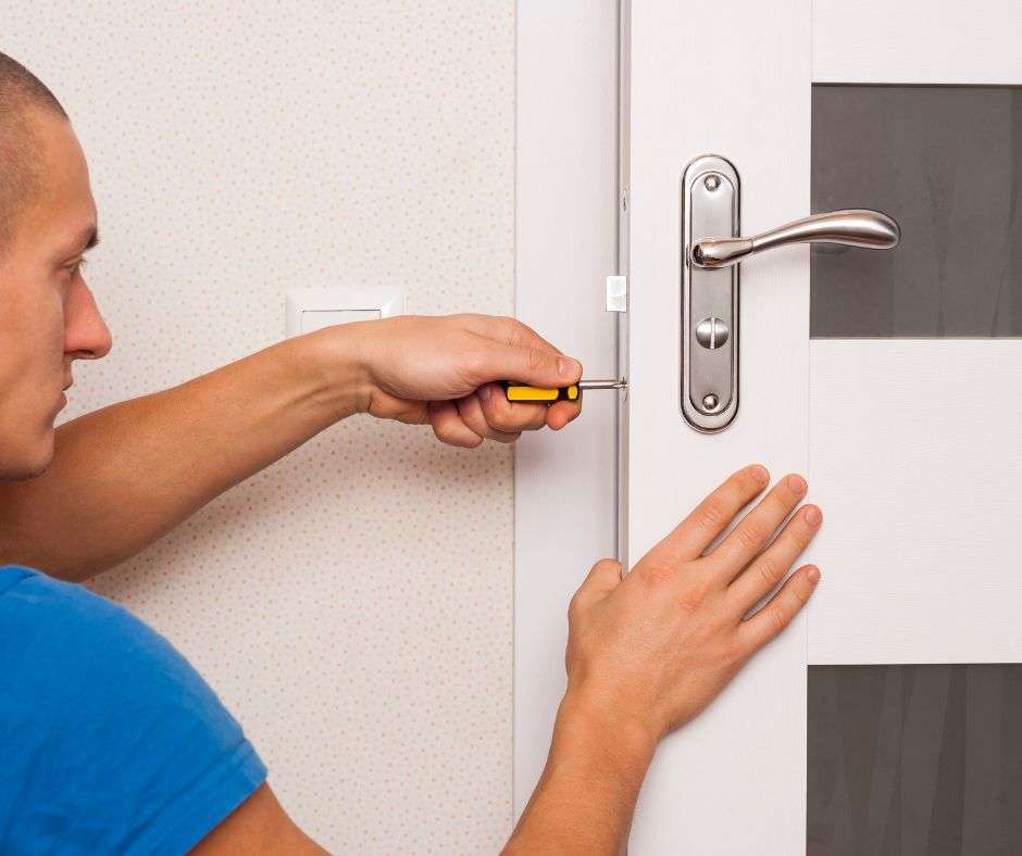 24 hour locksmith in Crawley providing emergency lockout assistance